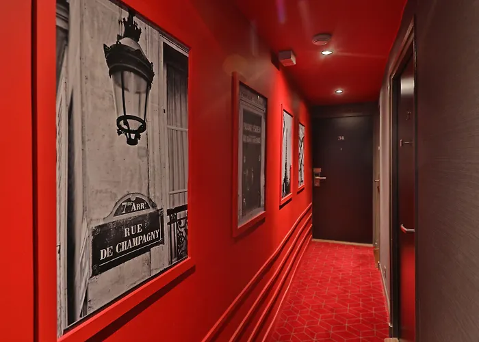 里切里尔卢浮酒店 3*