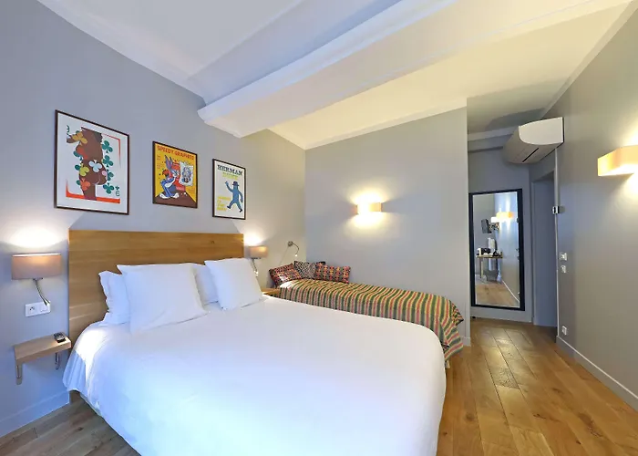 里切里尔卢浮酒店 3*