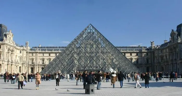 里切里尔卢浮酒店 3*