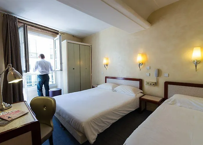 里切里尔卢浮酒店 酒店 3*