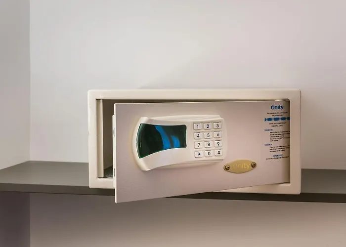 里切里尔卢浮酒店