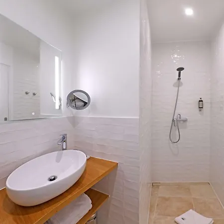 ルーヴル リシュリュー ホテル パリ